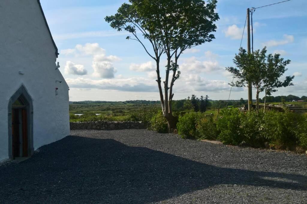 The Burren Art Gallery Built In 1798 Villa Tubber ภายนอก รูปภาพ